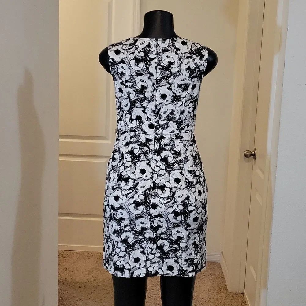 ANNE TAYLOR LOFT SLEEVELESS RUFFLE ROUNDNECK ZIPPER CLOSURE MINI DRESS - Picture 10 of 16